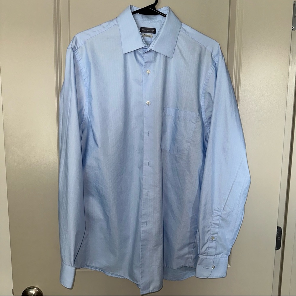 Van Heusen Men’s Regular Fit Dress Shirt